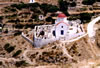 Kerkje met begraafplaats bij Olympus